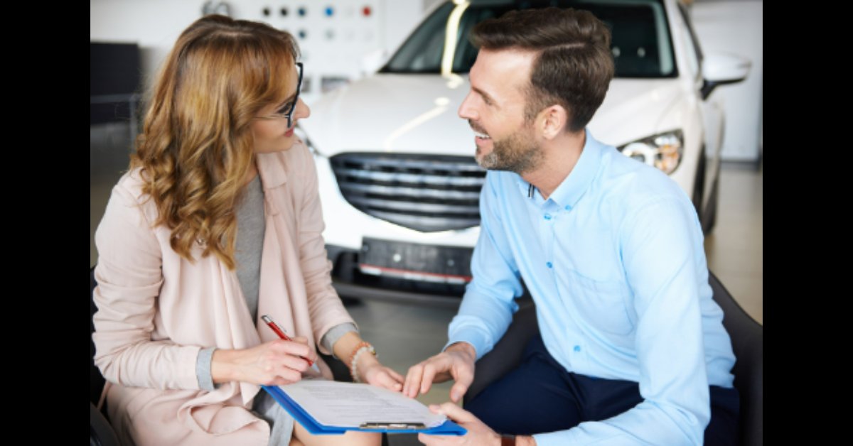Asesoría de renting entre ejecutiva y cliente